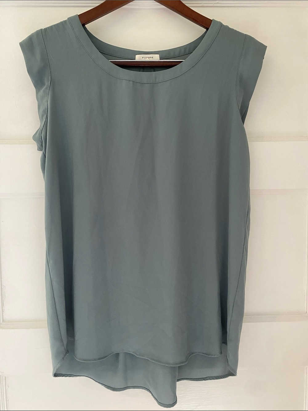 Pleione Gray Green Cap Sleeve High-Low Shell Top